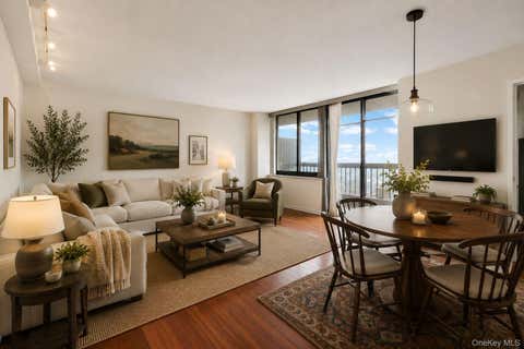 Condo For Sale - 13835 Elder Avenue #PENTHOUSE F<br/> Flushing, NY 11355