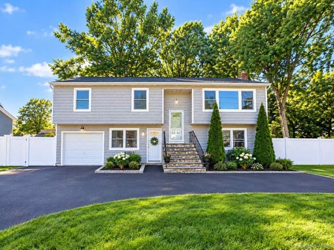 Homes For Sale - 90 Dorchester Road<br/> Ronkonkoma, NY 11779