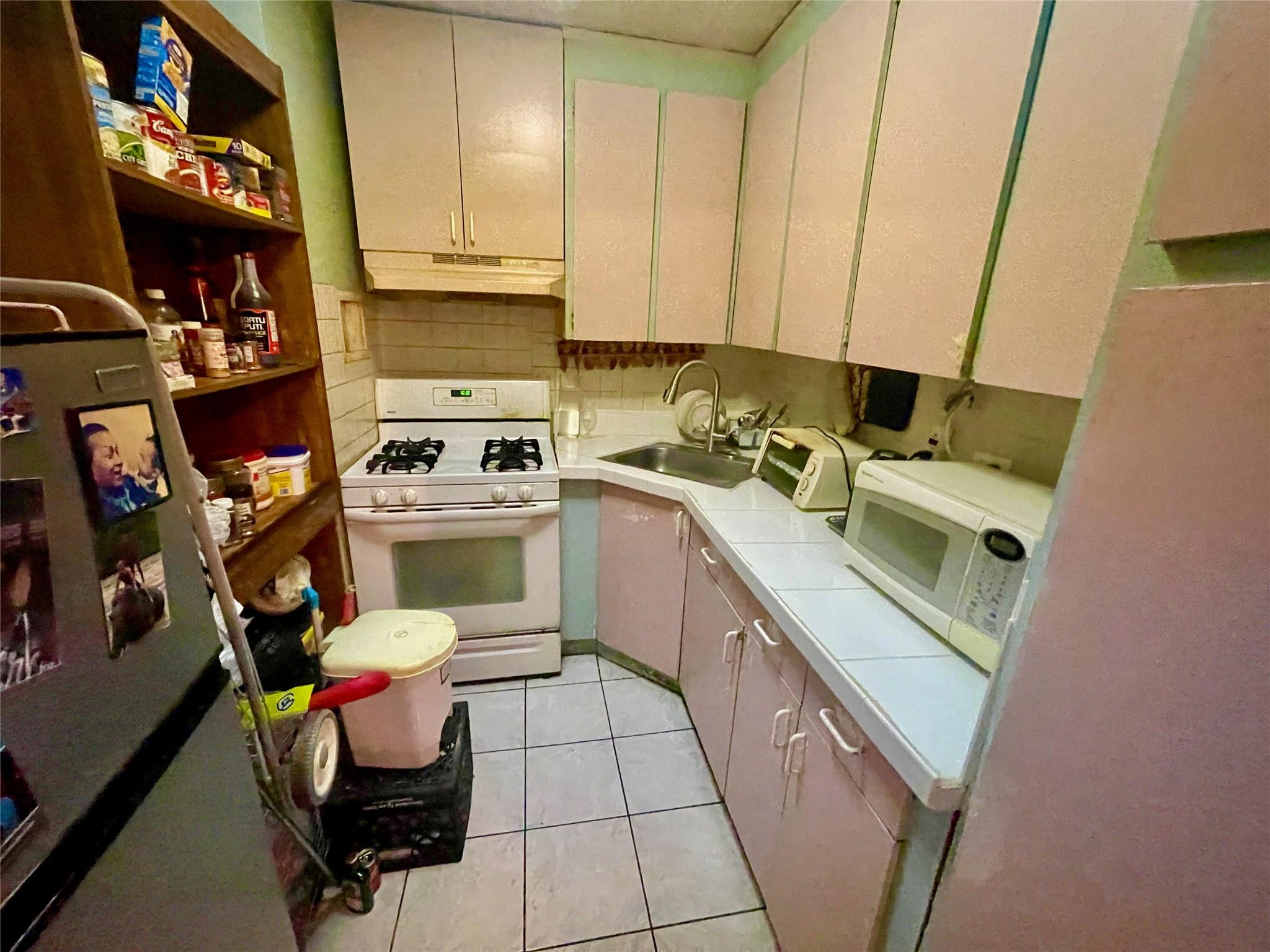 8111 45 Avenue #8M, Elmhurst, New York image 10