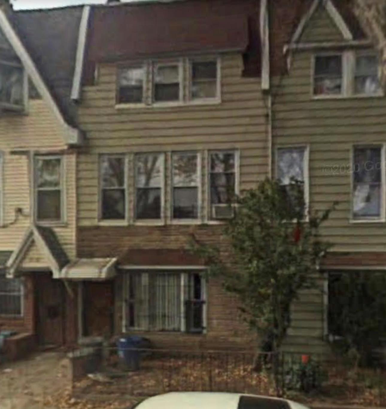 Rental Property at 68th Street 2, Woodside, Queens, NY - Bedrooms: 3 
Bathrooms: 1 
Rooms: 6  - $3,500 MO.