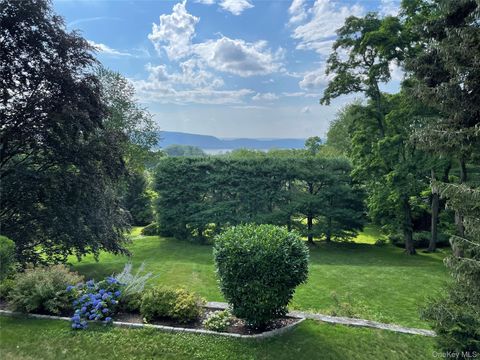 Tiny photo for 132 Ridgecrest Road, Briarcliff Manor, NY 10510 (MLS # 955436)