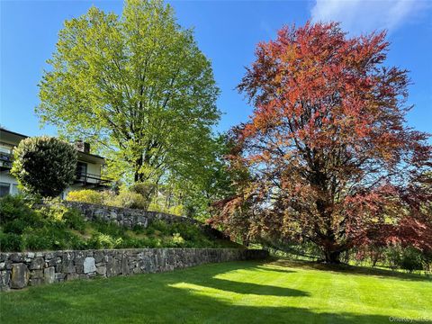 Tiny photo for 132 Ridgecrest Road, Briarcliff Manor, NY 10510 (MLS # 955436)