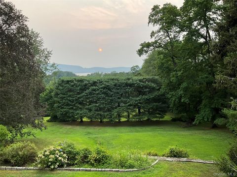 Tiny photo for 132 Ridgecrest Road, Briarcliff Manor, NY 10510 (MLS # 955436)