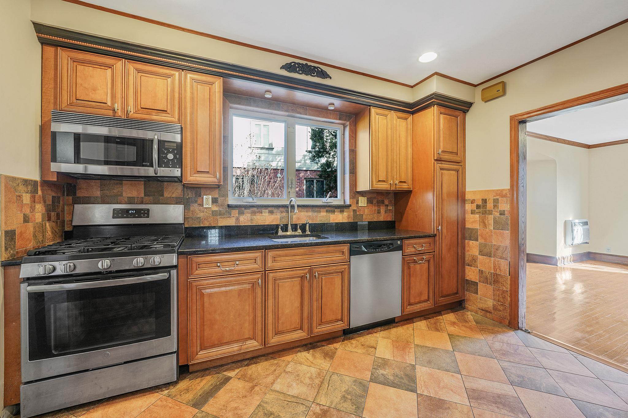 182-37 Radnor Road, Jamaica Estates, New York image 8
