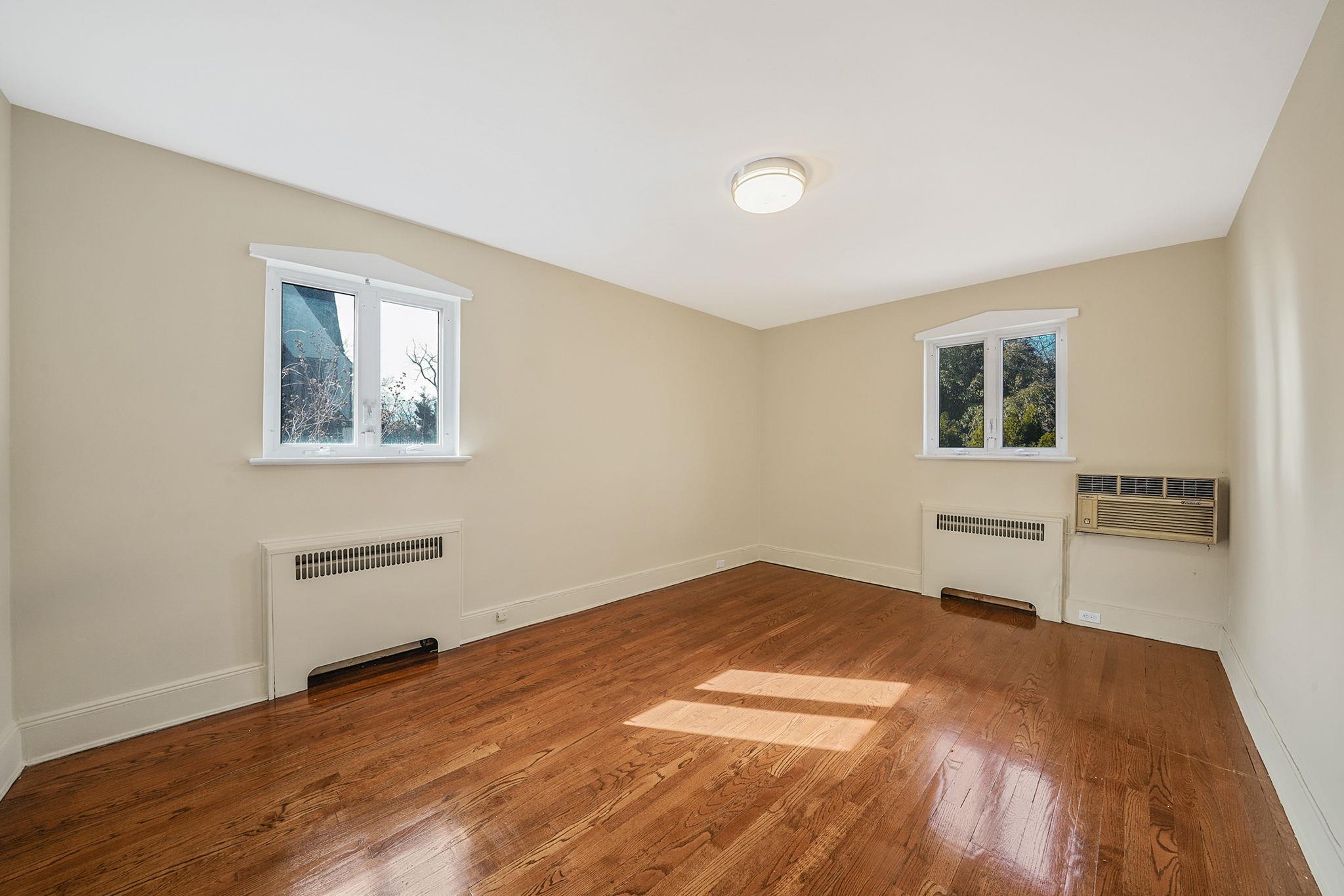 182-37 Radnor Road, Jamaica Estates, New York image 9