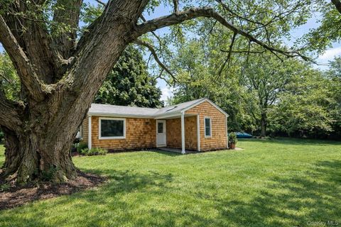 Homes For Sale - 26 S Menantic Road<br/> Shelter Island, NY 11964