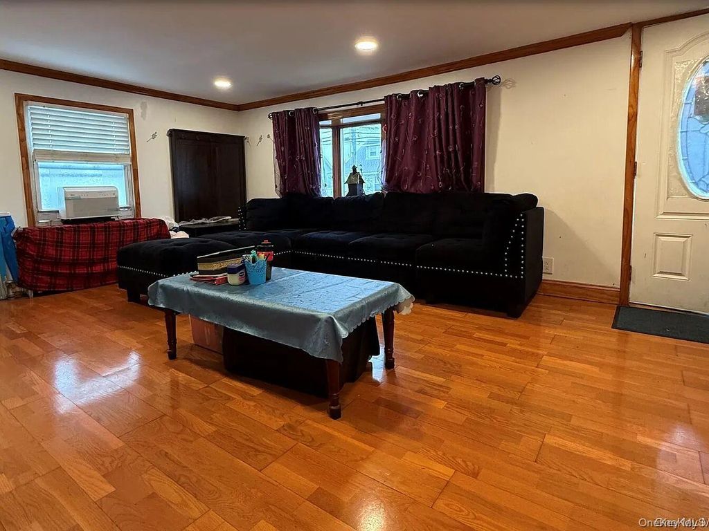 Photo of 17 Litchfield AV #1 Avenue, Elmont, NY 11003 (MLS # 959642)