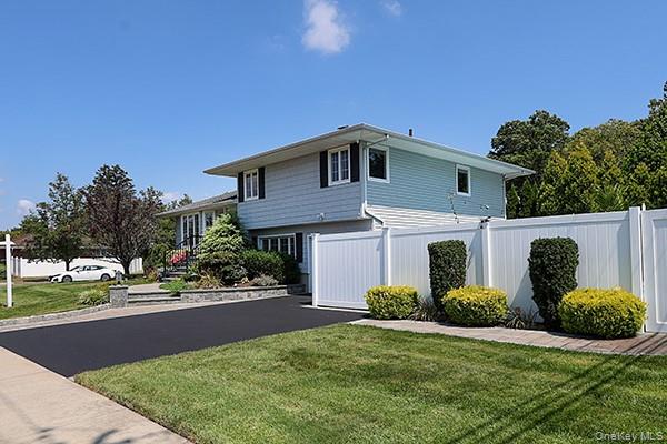 Plainview, New York 11803, United States, 3 Bedrooms Bedrooms, ,2 BathroomsBathrooms,Residential,Active,233249