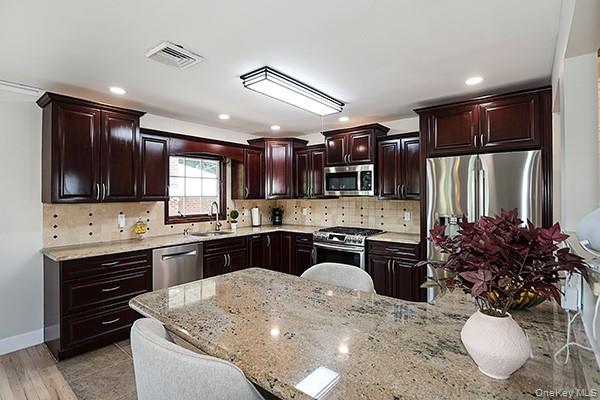 Plainview, New York 11803, United States, 3 Bedrooms Bedrooms, ,2 BathroomsBathrooms,Residential,Active,233249