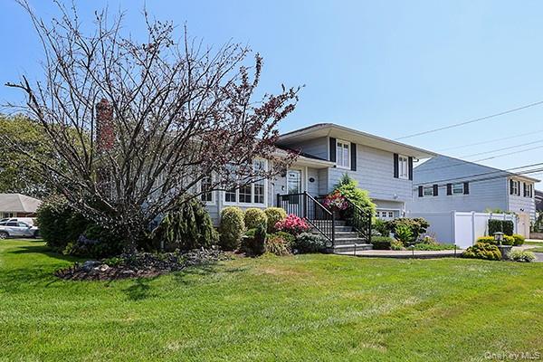 Plainview, New York 11803, United States, 3 Bedrooms Bedrooms, ,2 BathroomsBathrooms,Residential,Active,233249