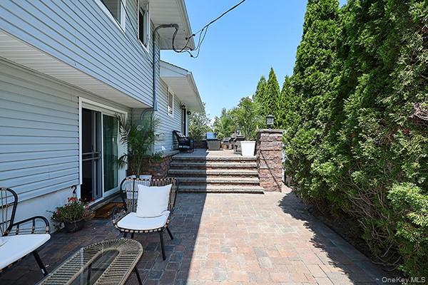 Plainview, New York 11803, United States, 3 Bedrooms Bedrooms, ,2 BathroomsBathrooms,Residential,Active,233249