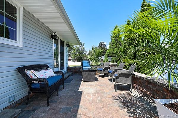 Plainview, New York 11803, United States, 3 Bedrooms Bedrooms, ,2 BathroomsBathrooms,Residential,Active,233249