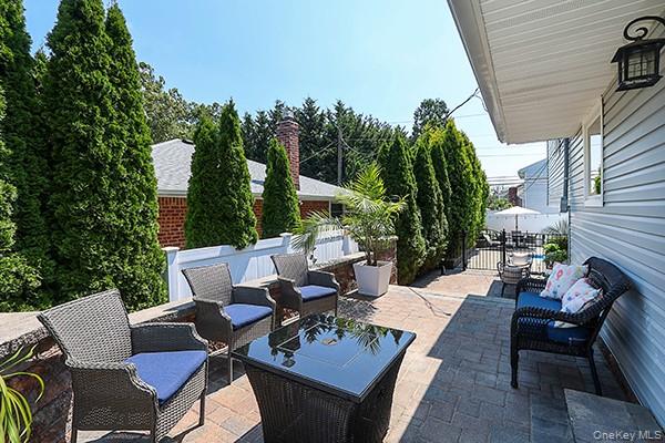 Plainview, New York 11803, United States, 3 Bedrooms Bedrooms, ,2 BathroomsBathrooms,Residential,Active,233249