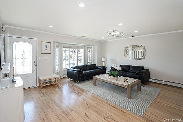 Plainview, New York 11803, United States, 3 Bedrooms Bedrooms, ,2 BathroomsBathrooms,Residential,Active,233249