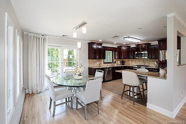 Plainview, New York 11803, United States, 3 Bedrooms Bedrooms, ,2 BathroomsBathrooms,Residential,Active,233249