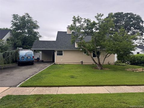 36 Atlas Lane Hicksville NY 11801