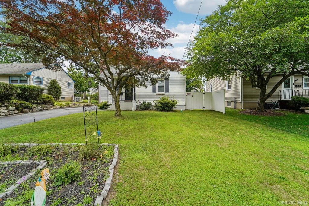 Photo of 10 Ward Street, Suffern, NY 10901 (MLS # 952380)