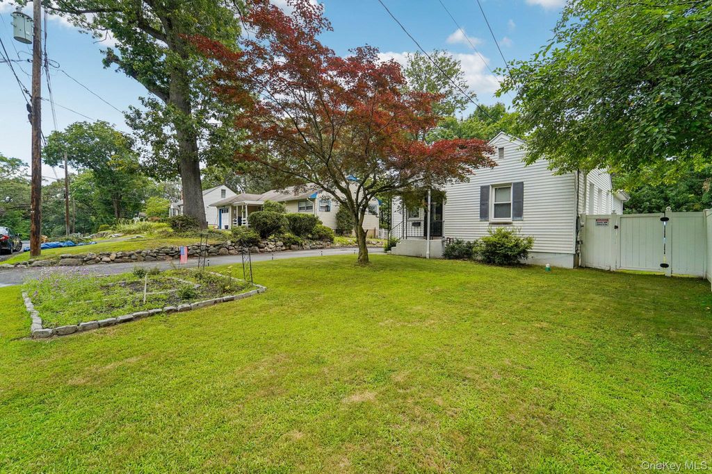 Photo of 10 Ward Street, Suffern, NY 10901 (MLS # 952380)