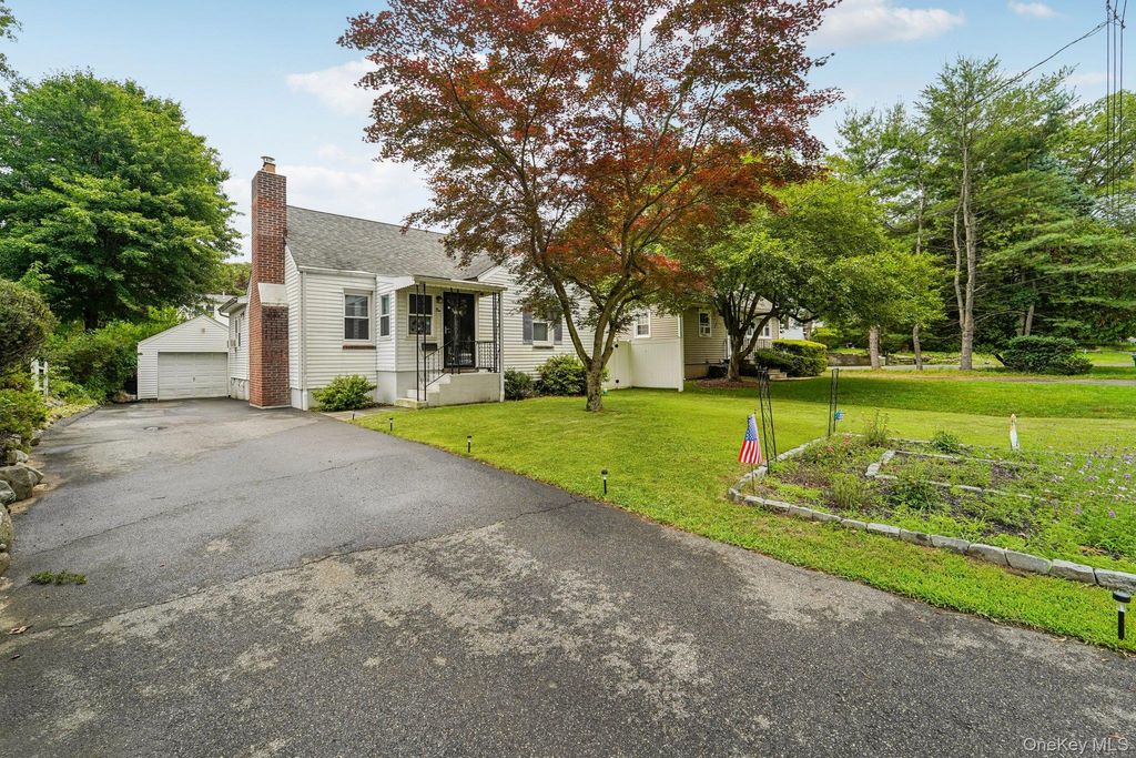 Photo of 10 Ward Street, Suffern, NY 10901 (MLS # 952380)