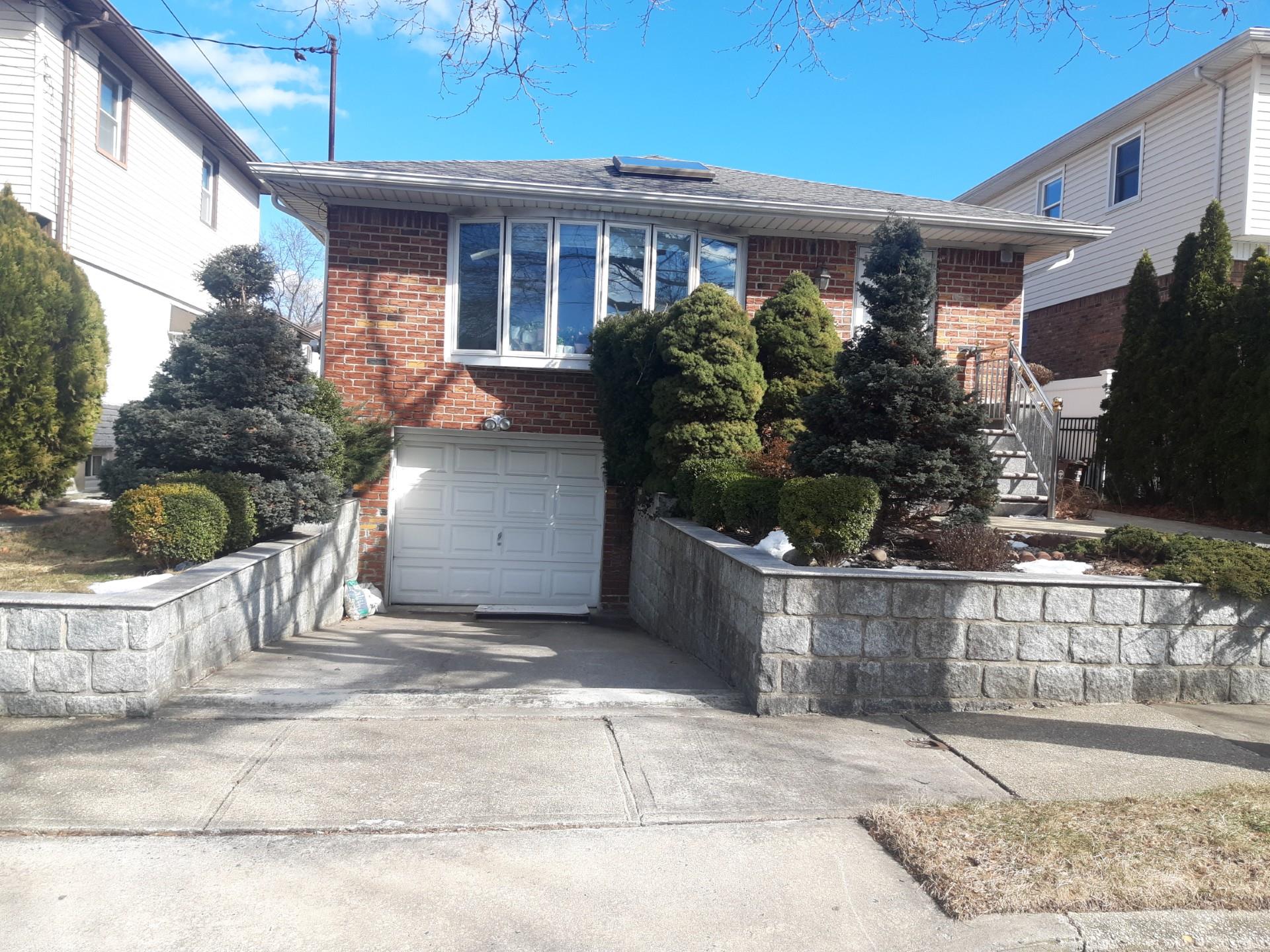 Rental Property at 263 Street St, Little Neck, Queens, NY - Bedrooms: 3 
Bathrooms: 3  - $4,800 MO.