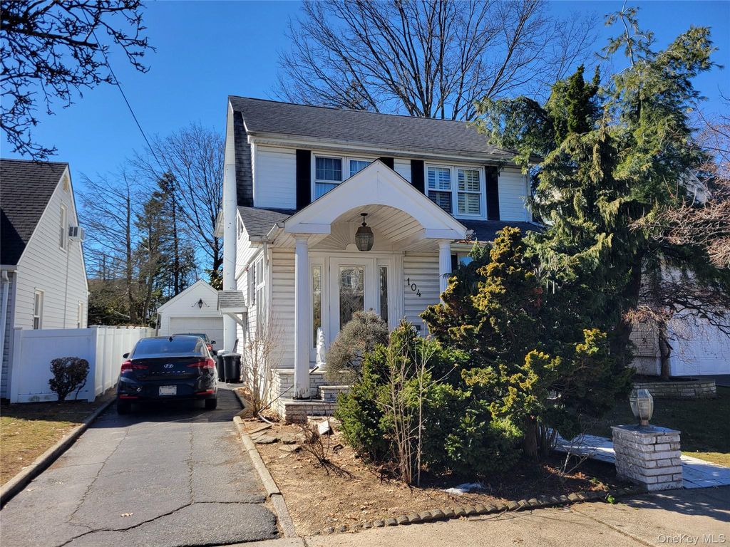 Photo of 104 E. Melrose Street, Valley Stream, NY 11580 (MLS # 969380)