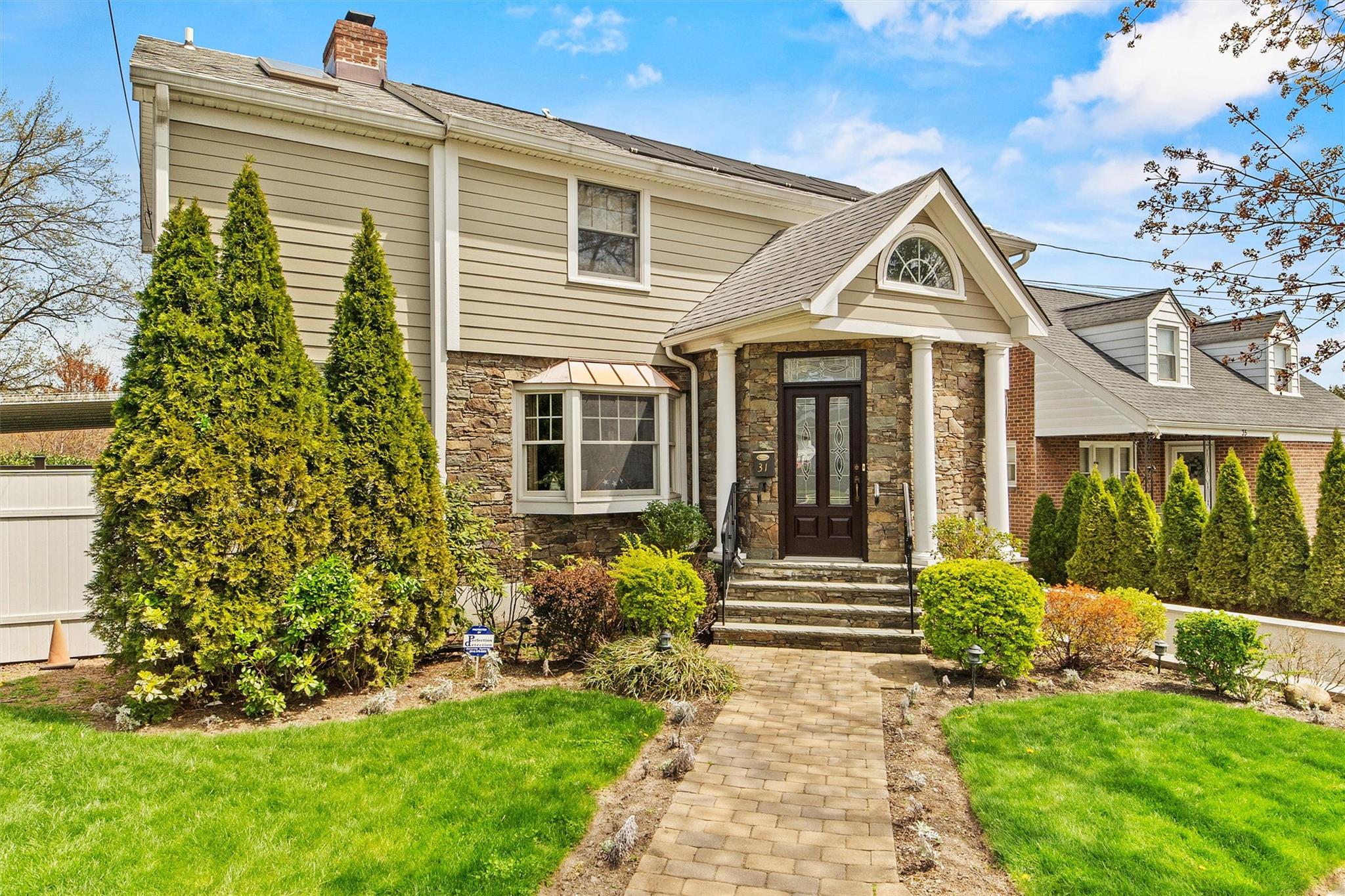 Clayton Place, Yonkers, New York - 3 Bedrooms  
4 Bathrooms  
14 Rooms - 