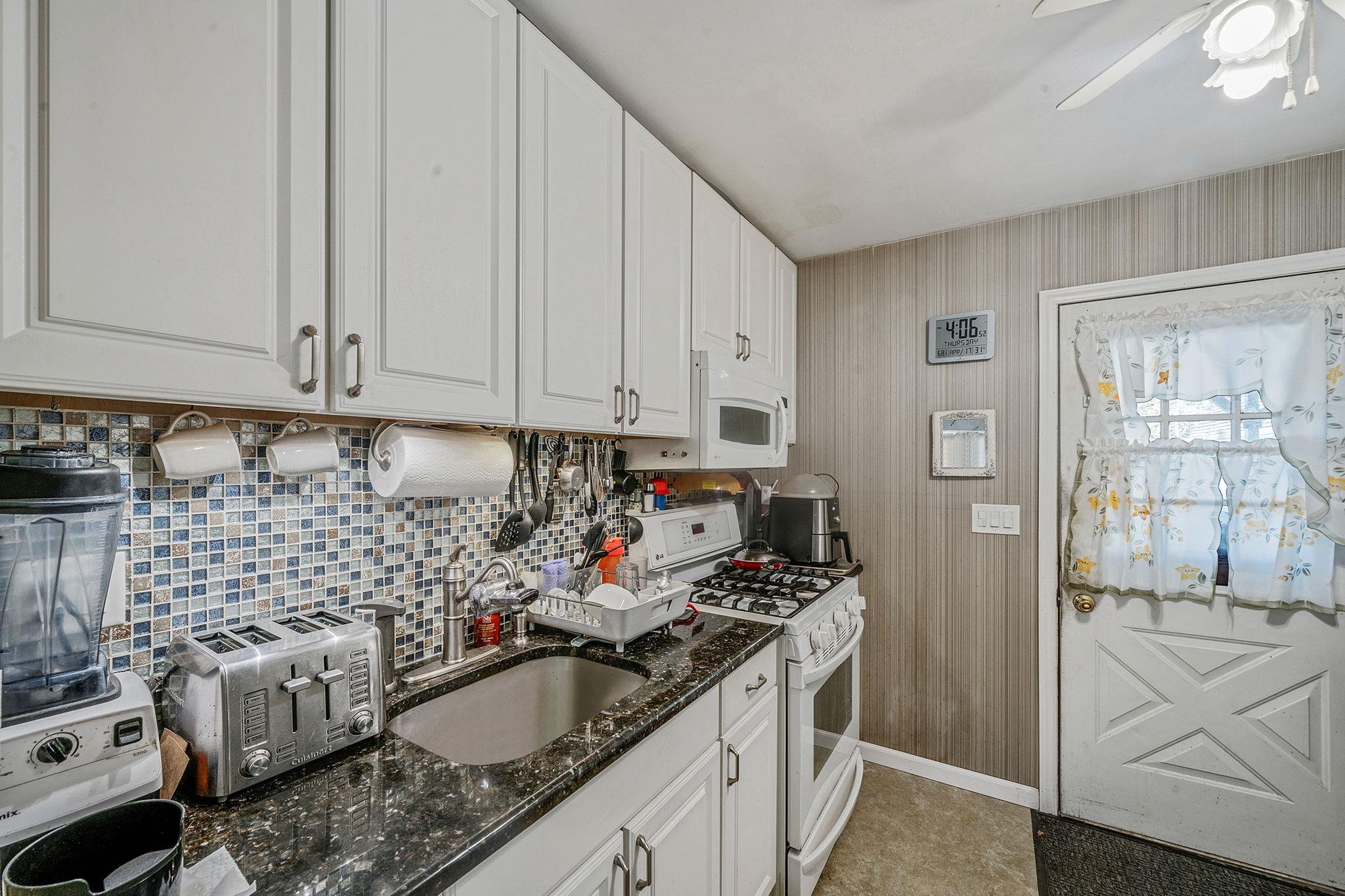 615 Spruce Avenue, Sayville, New York image 11