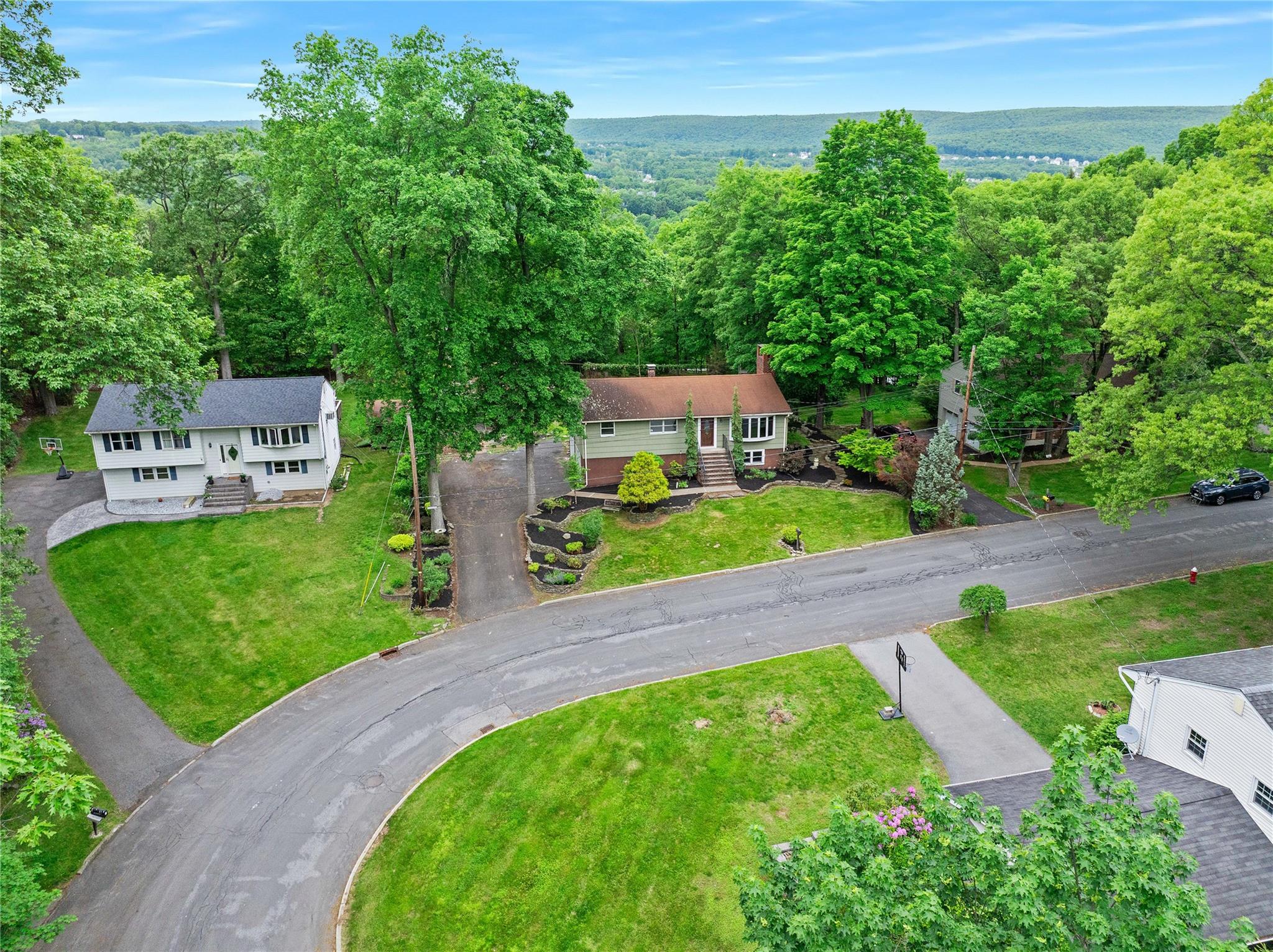 11 Woodland Road, Woodbury, New York image 2