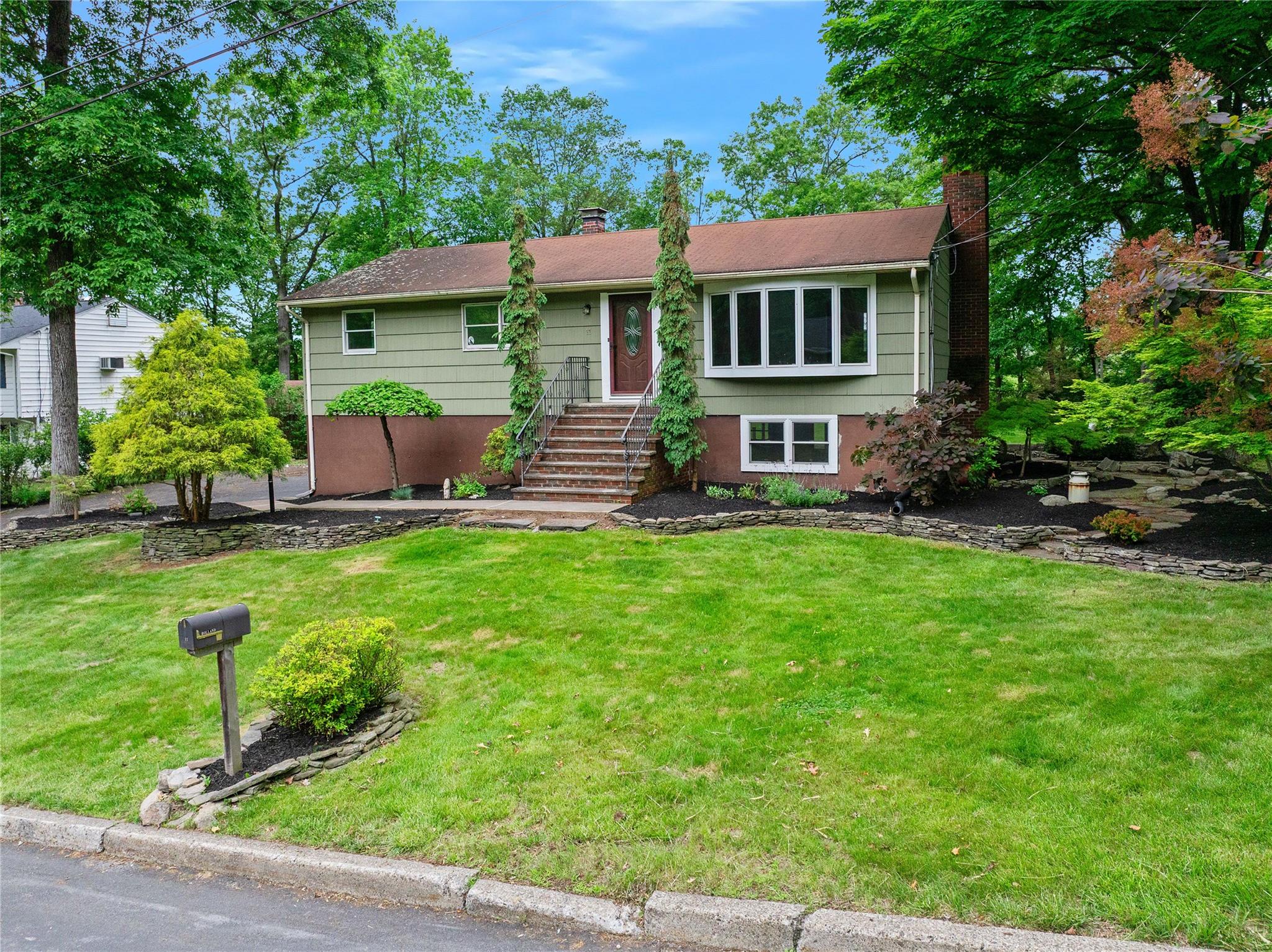 11 Woodland Road, Woodbury, New York image 1