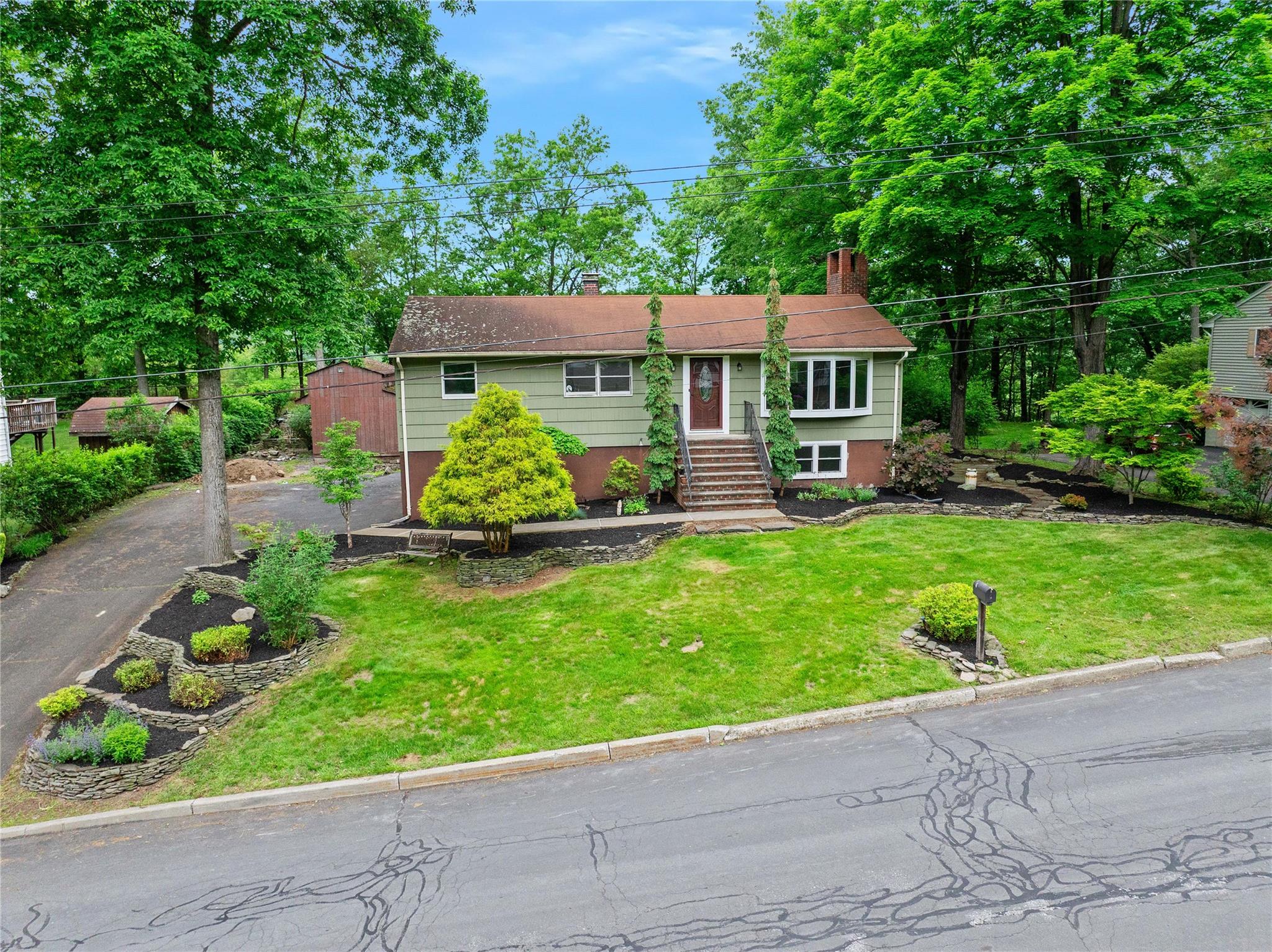 11 Woodland Road, Woodbury, New York image 39