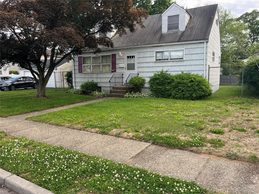 Photo of 497 Maryann Lane, West Hempstead, NY 11552 (MLS # 1005471)