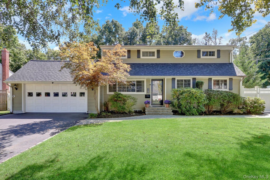 Photo of 719 Glenridge Lane, East Northport, NY 11731 (MLS # 1052736)