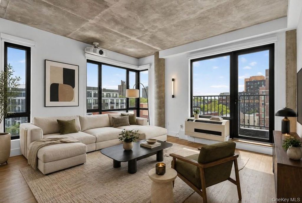 Photo of 225 E 138th Street #PH2, Bronx, NY 10451 (MLS # 993010)