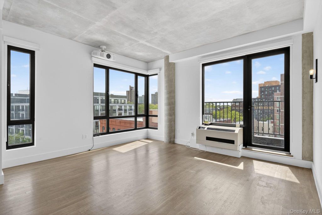 Photo of 225 E 138th Street #PH2, Bronx, NY 10451 (MLS # 993010)