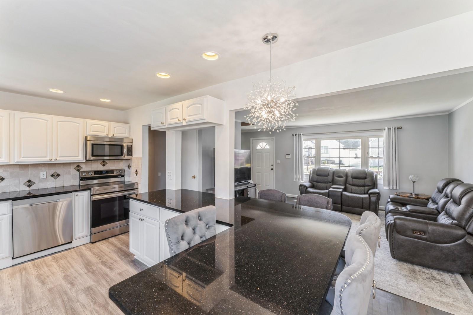 305 Seidman Place, Franklin Square, New York image 8
