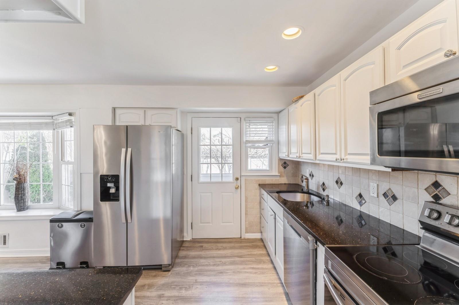 305 Seidman Place, Franklin Square, New York image 9