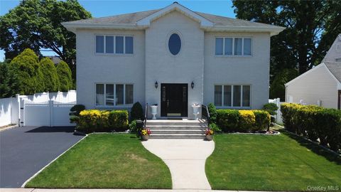 Photo of 170 McKinley Avenue, Franklin Square, NY 11010 (MLS # 1010187)