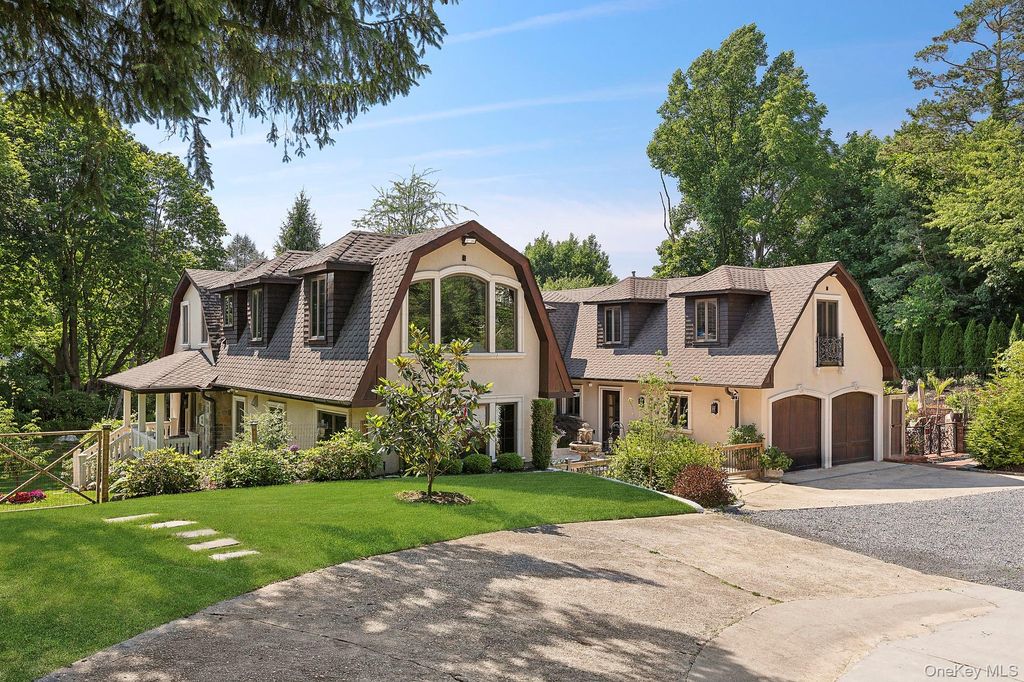 Photo of 91 Crescent Beach Road, Glen Cove, NY 11542 (MLS # 987805)