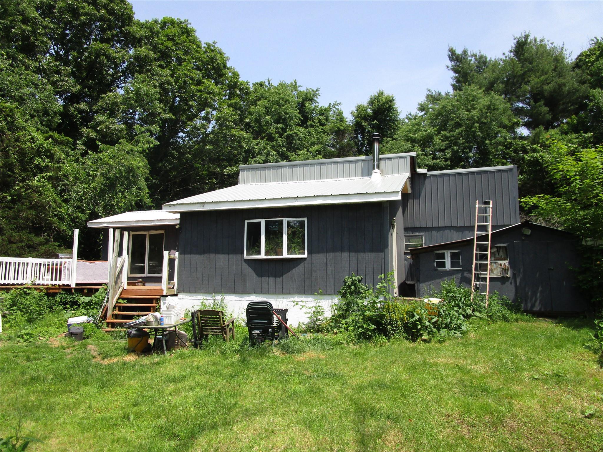 Feild Road, Elizaville, New York - 2 Bedrooms  
1 Bathrooms  
5 Rooms - 