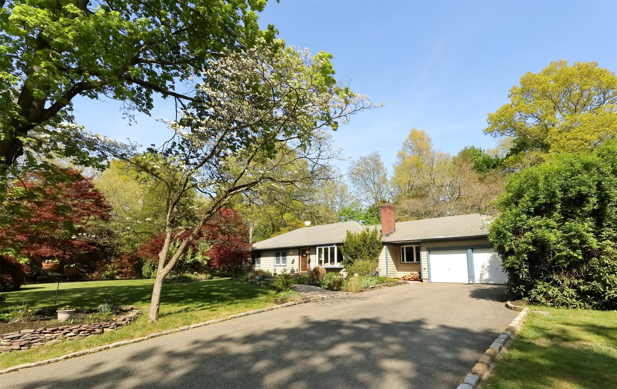 Holst Drive, Huntington, Hamptons, NY - 3 Bedrooms  
2 Bathrooms - 