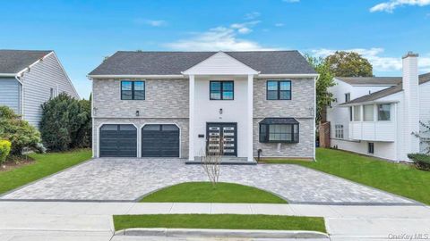 Photo of 94 jeffery Lane, Oceanside, NY 11572 (MLS # 925663)