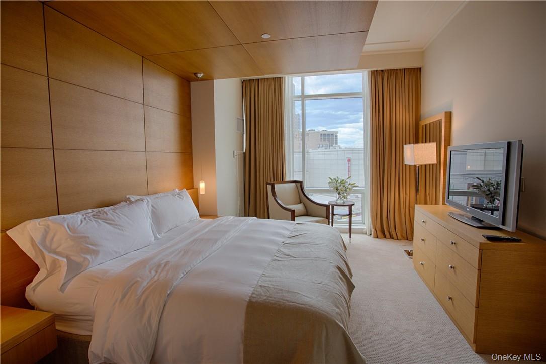 1 Renaissance Square 8G