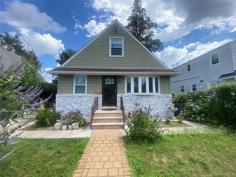 42 Schumacher Drive New Hyde Park NY 11040