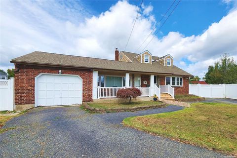 10 Victor Court, Hicksville, NY 11801 - MLS#: L3581594