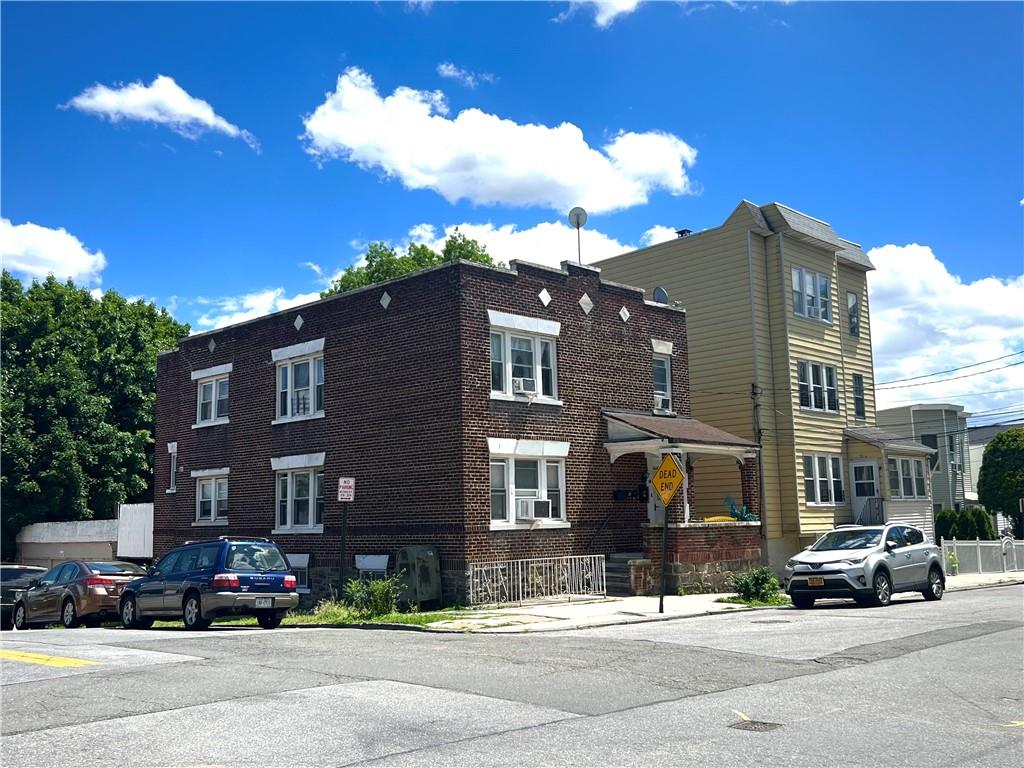 Alder Street, Yonkers, New York - 6 Bedrooms  
2 Bathrooms - 