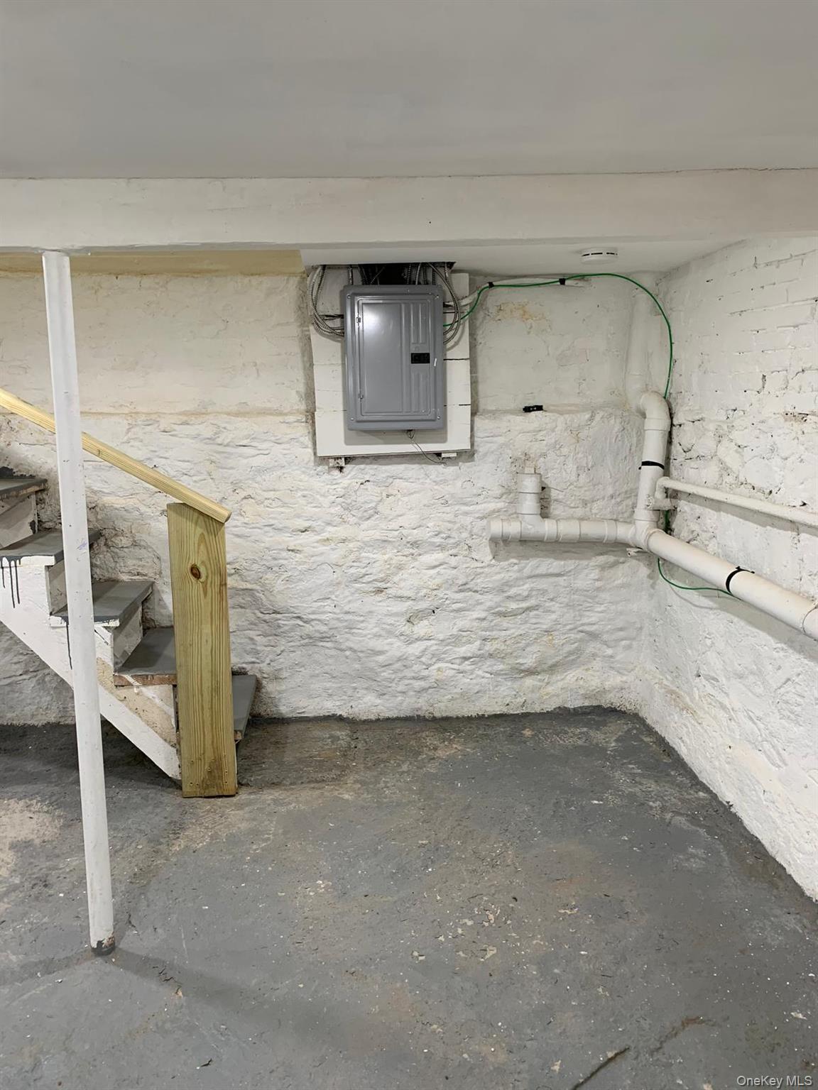 Ossining, New York 10562, United States, 3 Bedrooms Bedrooms, ,1 BathroomBathrooms,Residential,Active,216716