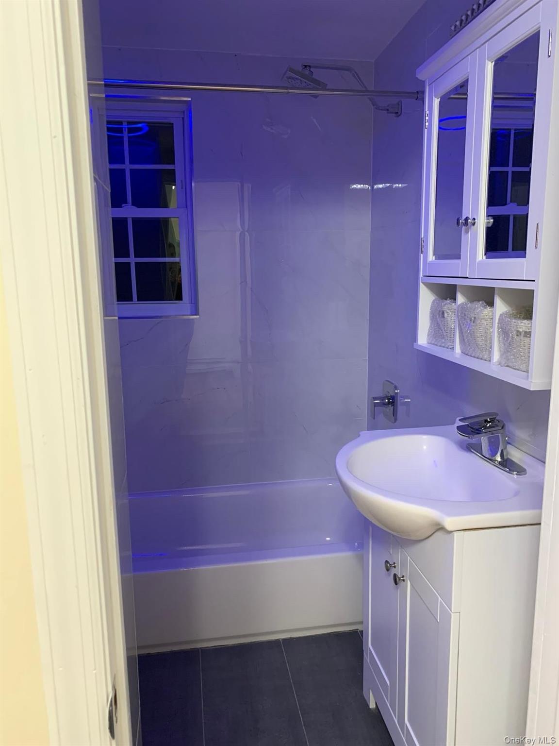 Ossining, New York 10562, United States, 3 Bedrooms Bedrooms, ,1 BathroomBathrooms,Residential,Active,216716