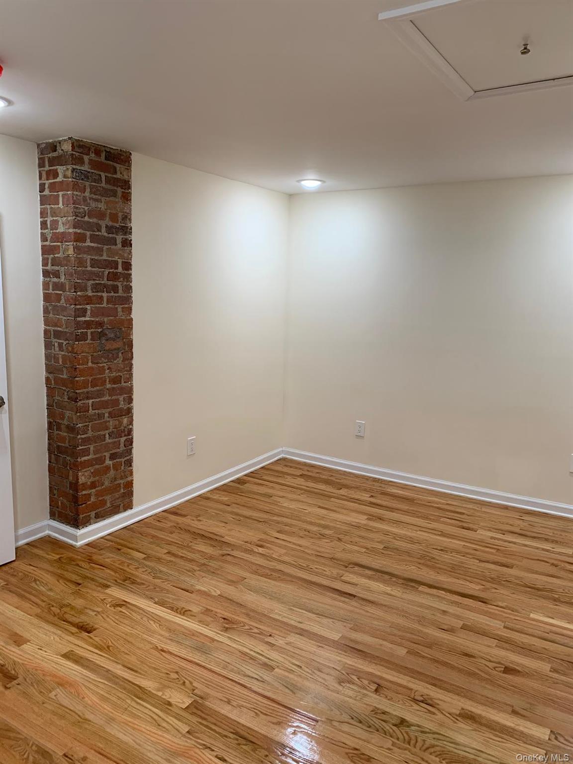 Ossining, New York 10562, United States, 3 Bedrooms Bedrooms, ,1 BathroomBathrooms,Residential,Active,216716