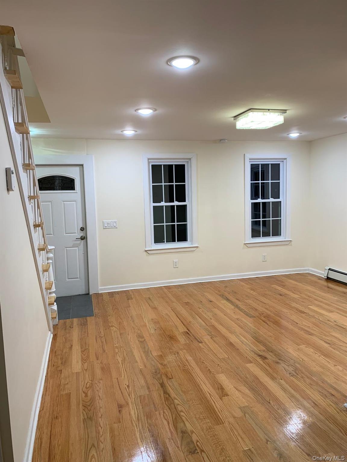 Ossining, New York 10562, United States, 3 Bedrooms Bedrooms, ,1 BathroomBathrooms,Residential,Active,216716