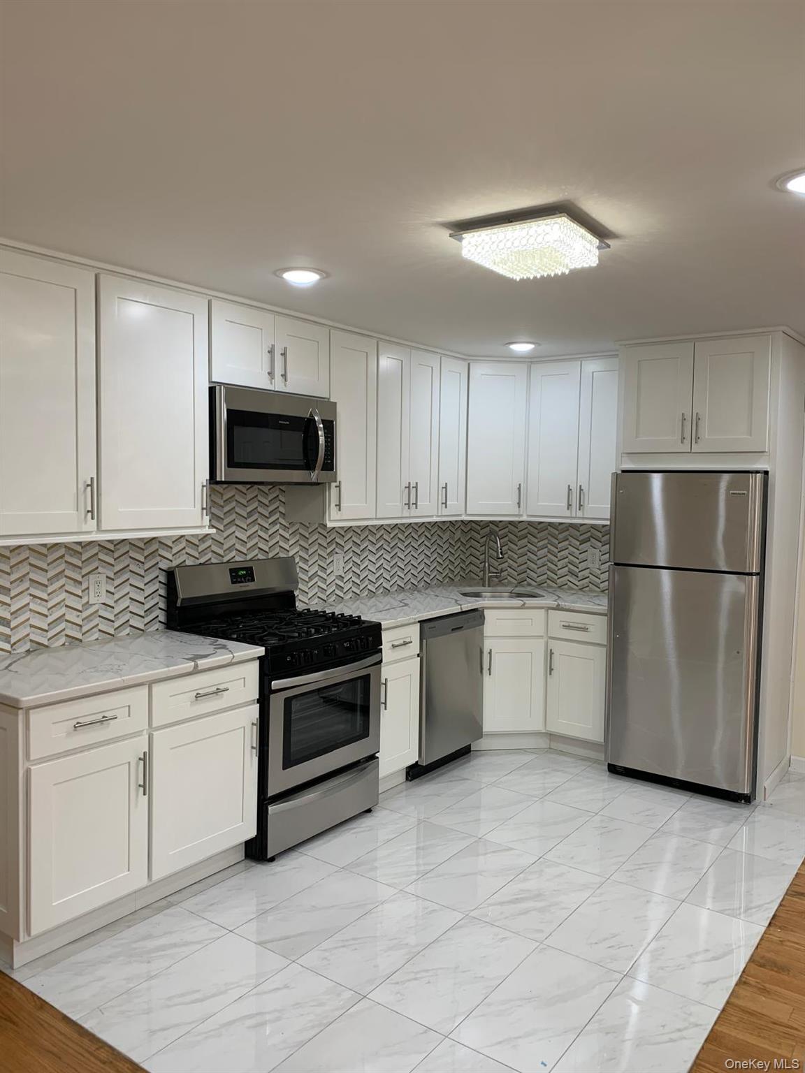 Ossining, New York 10562, United States, 3 Bedrooms Bedrooms, ,1 BathroomBathrooms,Residential,Active,216716